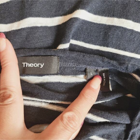 THEORY LARGE BLACK STRIPE SHORT SLEEVE TOP - Picture 4 of 5